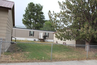 122 W Front St in Three Forks, MT - Foto de edificio - Building Photo