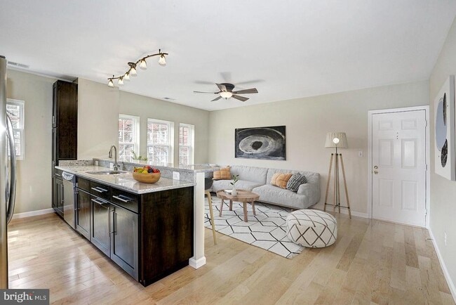 property at 1924 N Rhodes St