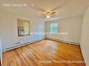 6000 Cheviot Rd in Cincinnati, OH - Building Photo - Building Photo