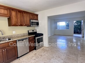 4859 1/2 Narragansett Ave in San Diego, CA - Building Photo - Building Photo