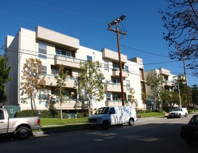 11225 Peachgrove St in North Hollywood, CA - Foto de edificio - Building Photo