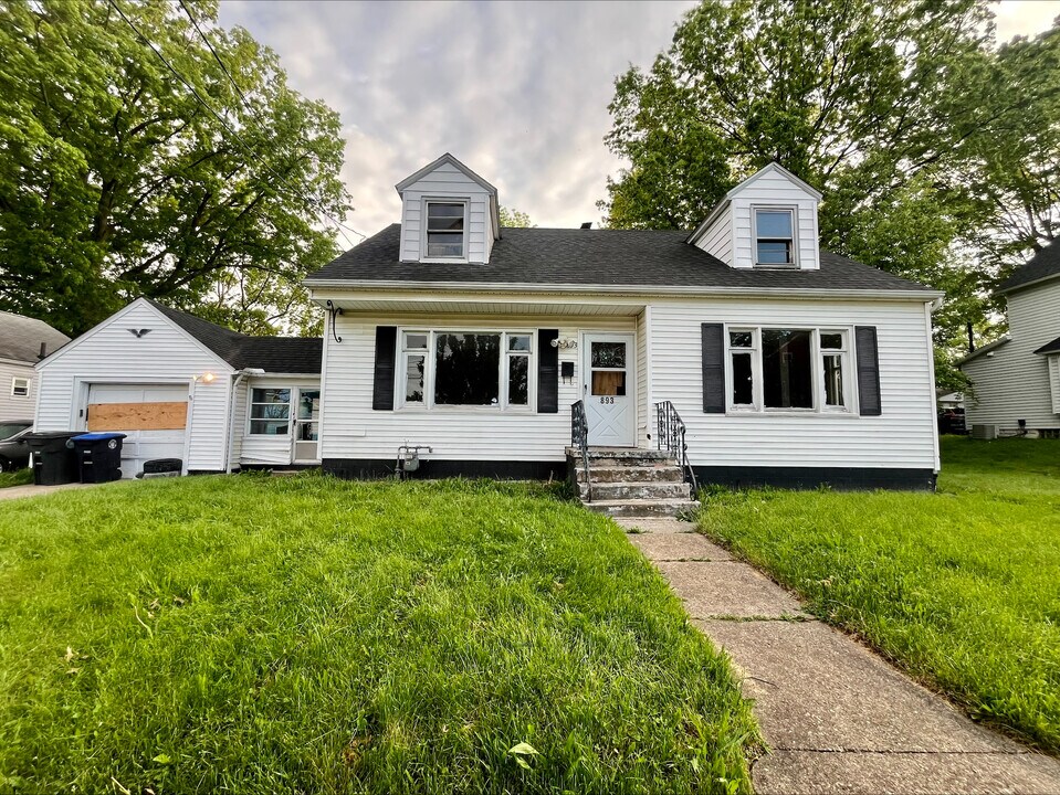 893 Redfern Ave in Akron, OH - Building Photo