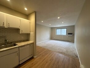 67 Milliken Ave in Franklin, MA - Foto de edificio - Building Photo