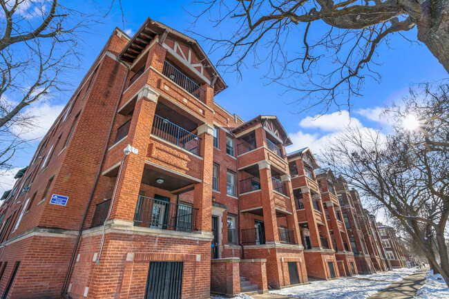 property at 5427 S University Ave