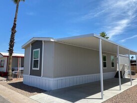 2060 N Center St in Mesa, AZ - Building Photo