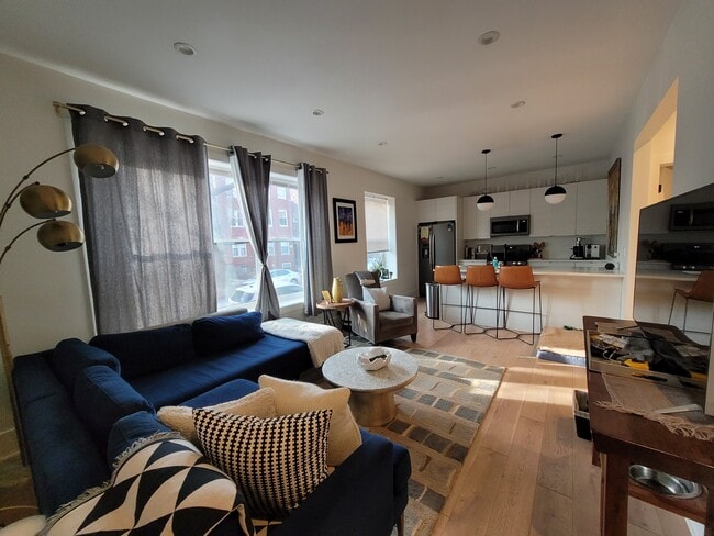 property at 1658 W Summerdale Ave