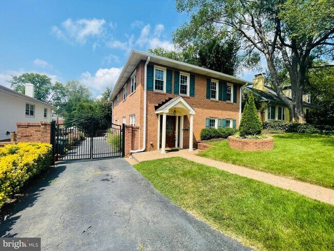 property at 2412 N Ottawa St