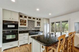 913 W Johanna St in Austin, TX - Building Photo - Building Photo