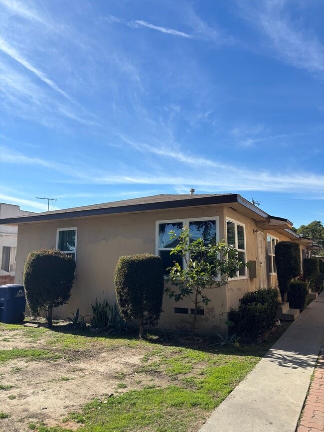 8933 Elizabeth Ave in South Gate, CA - Building Photo - Building Photo