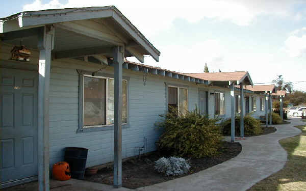 934-940 Vermont Ave in Turlock, CA - Foto de edificio - Building Photo