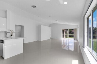 4366 Mahogany Ridge Dr in Weston, FL - Building Photo - Building Photo
