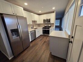 611 Austin Ln in Herndon, VA - Building Photo