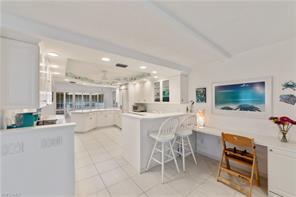 9517 Gulf Shore Dr-Unit -402 in Naples, FL - Building Photo - Building Photo