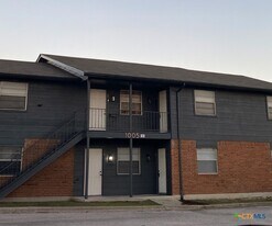 1005 Eastside Dr in Killeen, TX - Building Photo