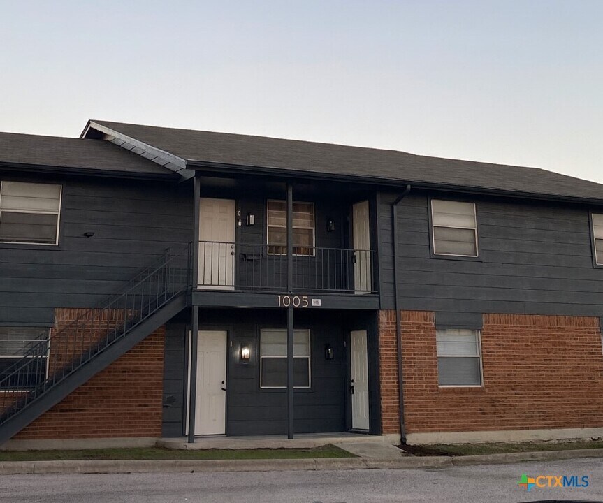 1005 Eastside Dr in Killeen, TX - Building Photo