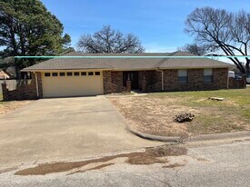 215 Songbird Trl in Keene, TX - Building Photo