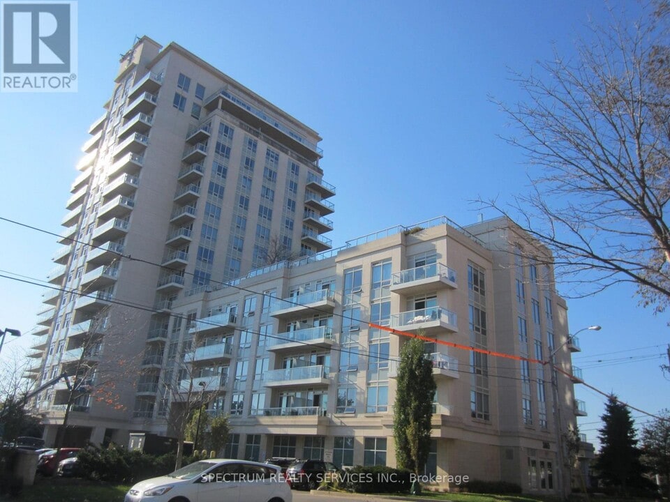 3865 Lake Shore Blvd W in Toronto, ON - Building Photo