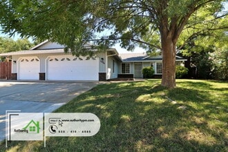 1976 Chiella Ln in Redding, CA - Building Photo - Building Photo