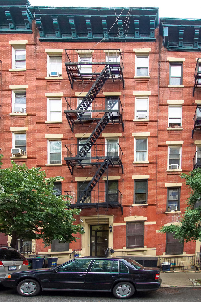 169 E 99th St in New York, NY - Foto de edificio - Building Photo