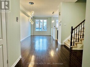 166 Calaveras Ave in Ottawa, ON - Building Photo - Building Photo
