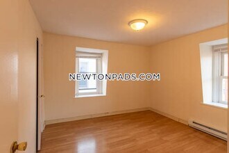 12 Lincoln St-Unit -4 in Newton, MA - Building Photo - Building Photo