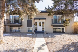 4416 4 St NW in Calgary, AB - Building Photo