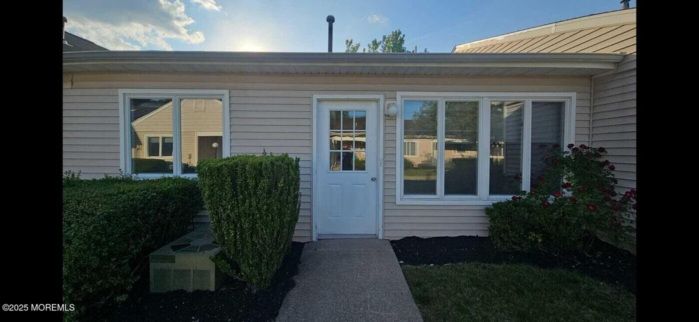 1700 NJ-37 in Toms River, NJ - Building Photo