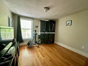 127 Princeton St, Unit 1 in Boston, MA - Foto de edificio - Building Photo