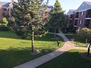 1526 N River West Ct, Unit 2A in Mount Prospect, IL - Foto de edificio - Building Photo