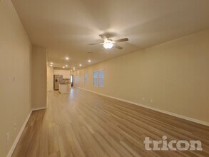 1805 Ash Oak Ln in Heartland, TX - Foto de edificio - Building Photo