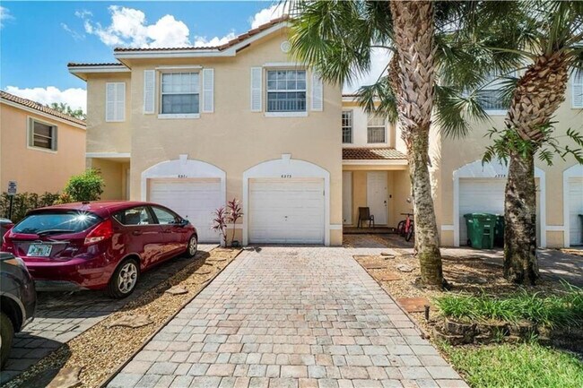 6373 Landings Way in Tamarac, FL - Building Photo - Building Photo