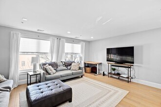 540 E 3rd St, Unit 2BD Southie Wicked CLEAN in Boston, MA - Foto de edificio - Building Photo