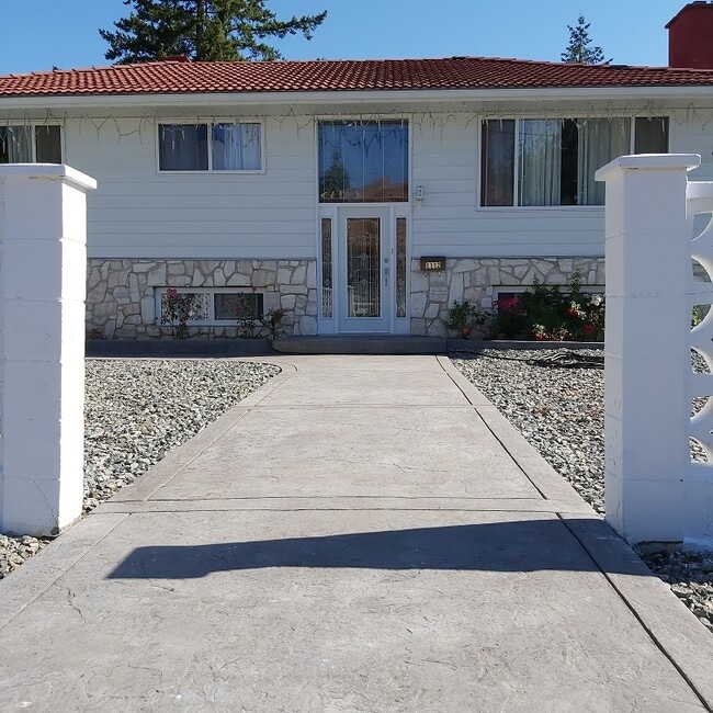 1112 Sprice Av in Coquitlam, BC - Building Photo - Building Photo