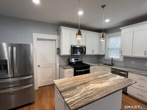 1546 Whitney Ave in Hamden, CT - Building Photo - Building Photo