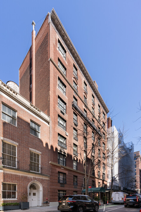 45 E 62nd St in New York, NY - Building Photo