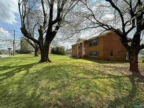 2601 Rita Ln NW in Huntsville, AL - Foto de edificio - Building Photo
