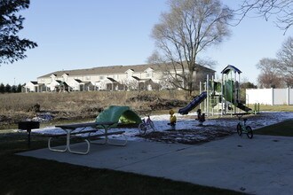 Oak Creek Village Apartments in Fremont, MI - Building Photo - Building Photo