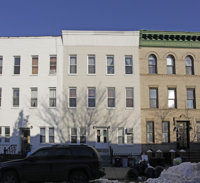115 Freeman St in Brooklyn, NY - Foto de edificio - Building Photo