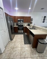 8925 W 35th Ct, Unit 0 in Hialeah, FL - Building Photo