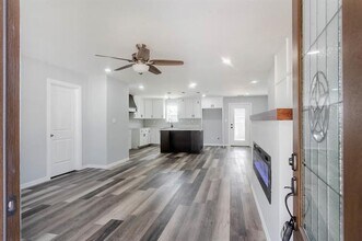 3719 Washington Trail in Granbury, TX - Building Photo - Building Photo