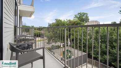 4811 Woodrow Ave, Unit 215 in Austin, TX - Building Photo - Building Photo