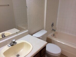 7706 Brodie Ln in Austin, TX - Building Photo - Building Photo