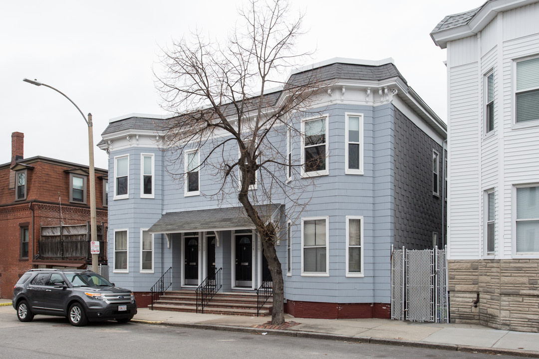 720-726 E 5th St in Boston, MA - Building Photo