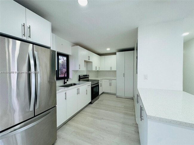 2983 NW 191st Terrace in Miami Gardens, FL - Building Photo - Building Photo