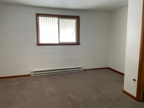 1014 Wright St, Unit Upper in Oshkosh, WI - Building Photo - Building Photo