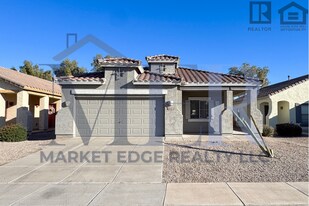 17230 W Saguaro Ln in Surprise, AZ - Building Photo