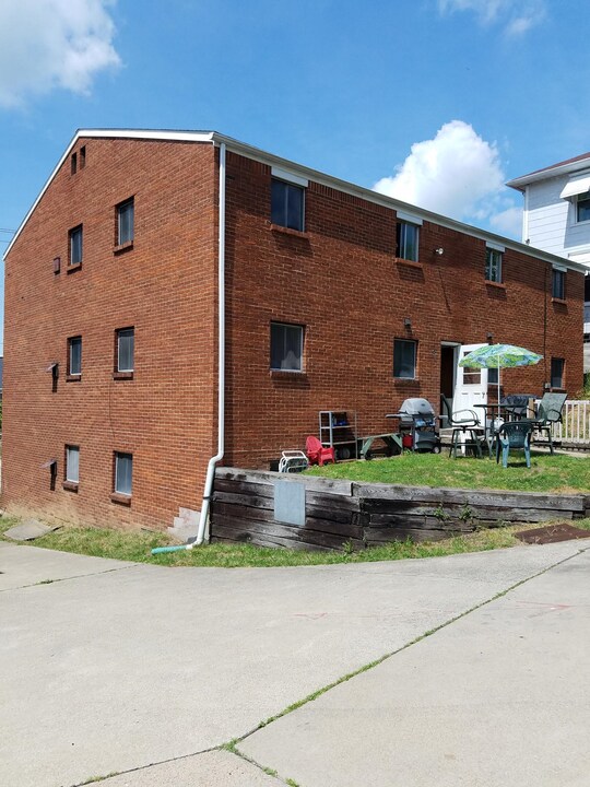 6 Unit in Derry PA in Derry, PA - Foto de edificio