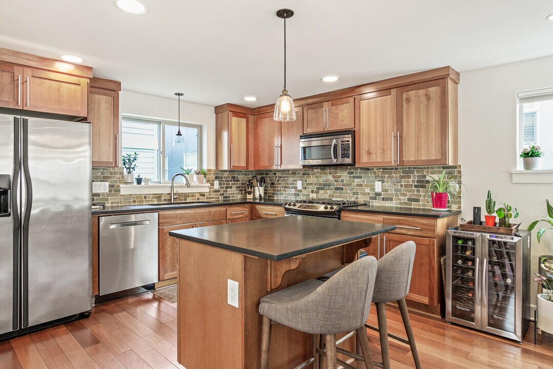 466 NE Maple Leaf Pl in Seattle, WA - Building Photo