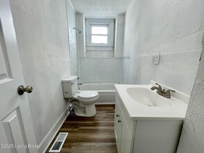 2125 Wilson Ave in Louisville, KY - Foto de edificio - Building Photo