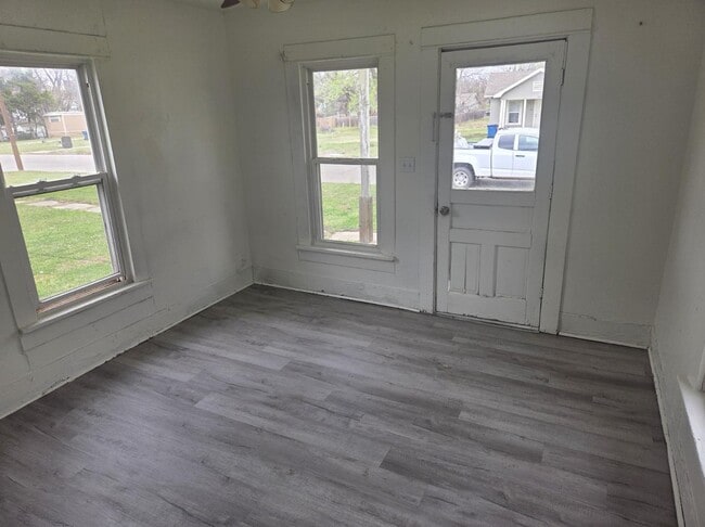 305 S Cleveland Ave in Cushing, OK - Building Photo - Building Photo